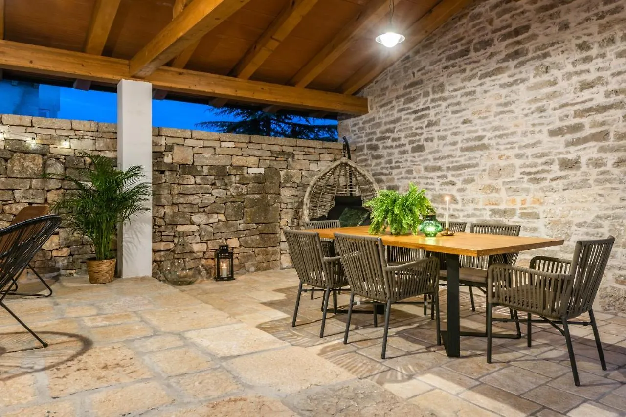 Honey House Villa Roial